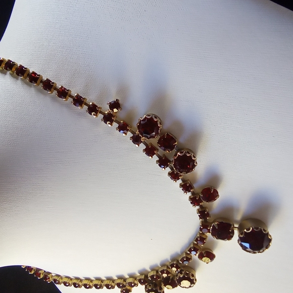 Vintage Deep Red Rhinestones Necklace in Gold - Picture 6 of 12
